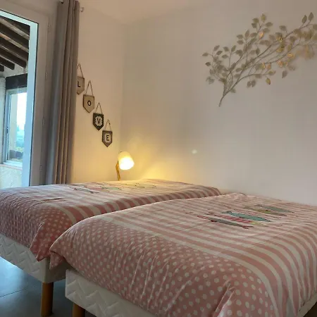 Апартаменты Appart Au Calme Vue Mer Saint-Peire-sur-Mer