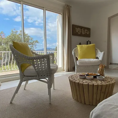 Апартаменты Appart Au Calme Vue Mer Saint-Peire-sur-Mer