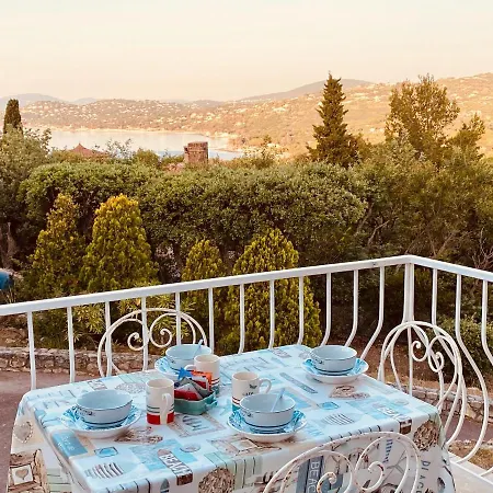 Апартаменты Appart Au Calme Vue Mer Saint-Peire-sur-Mer